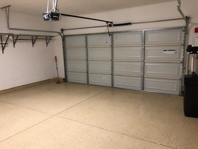 Building Photo - East Ventura - Available Soon: Spacious 4 bedroom Condo