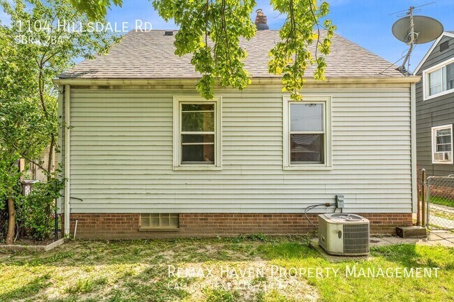 Building Photo - 1104 Hillsdale Rd