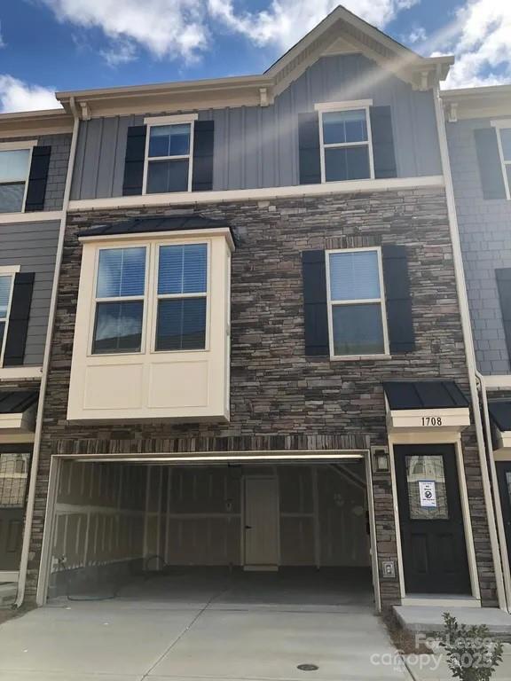 Primary Photo - 1708 Town Oak Ln