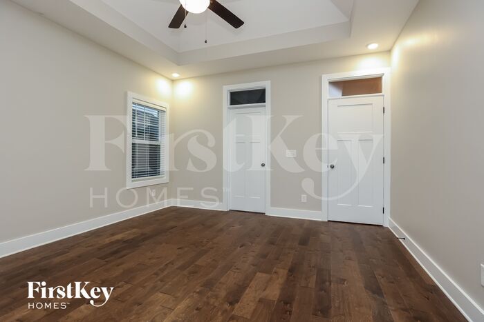 Building Photo - 708 Jersey Dr