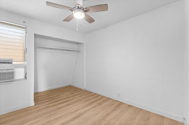 Building Photo - Spacious 3-Bedroom Townhome Across from Pearlridge – Available April 5