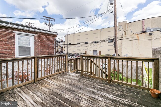 Building Photo - 931 S Hanover St