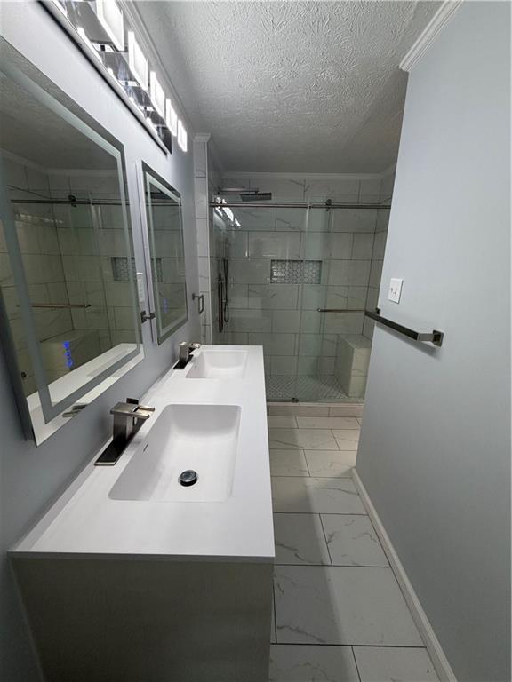 Building Photo - 3336 Camelot Dr NE