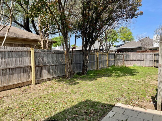 Building Photo - Two-story Duplex!
