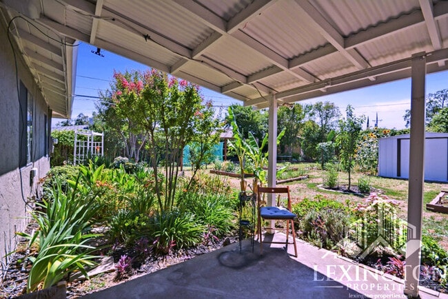 Building Photo - Beautiful, 3BD/2BA, Home available in Sacramento off Madison Ave. and Auburn Blvd.