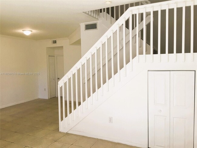 Building Photo - 6202 NW 115th Pl