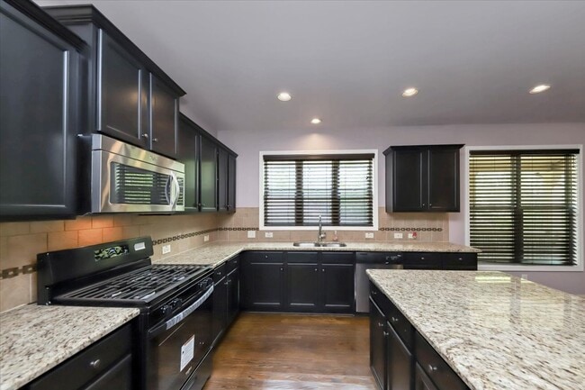 Building Photo - 6059 Cove Park Dr