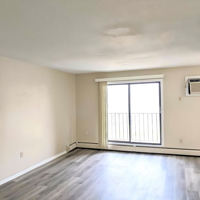 Interior Photo - Magnolia