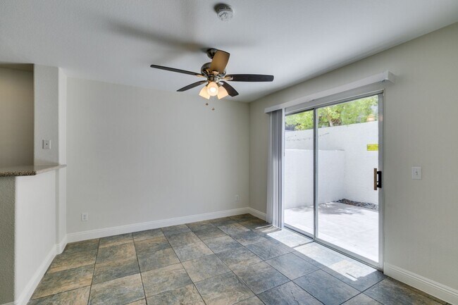 Building Photo - Modern 2 Bed, 2.5 Bath Henderson Townhome