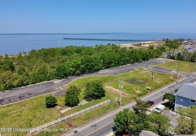 Building Photo - 574 Beachway Ave