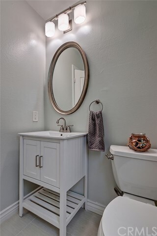 Building Photo - 323 S Broadway