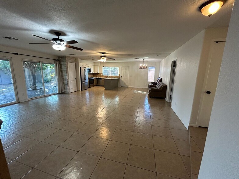 Building Photo - 2933 W Muriel Dr