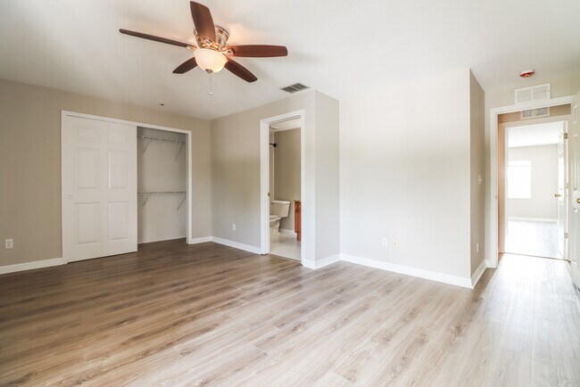 Building Photo - Tropical Dunedin Rental