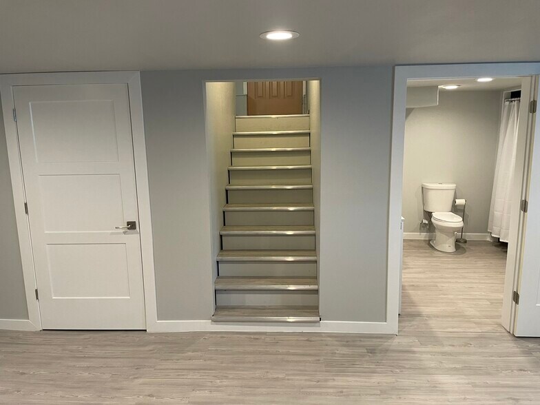 Stairs - 3011 N Stout Rd