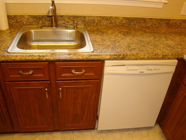 Building Photo - 528 Walden Circle