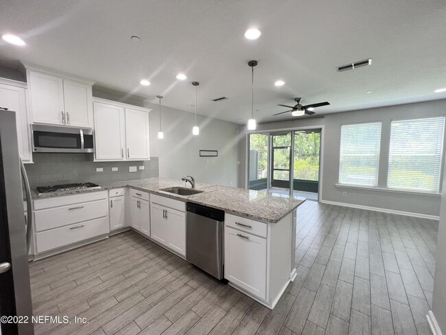Building Photo - 46 Pindo Palm Dr