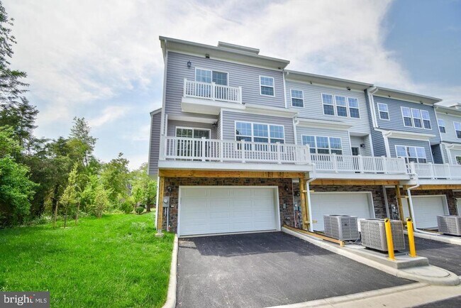 Building Photo - 8276 Safarian Way