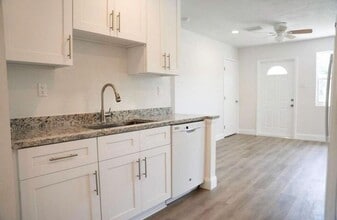 Building Photo - 2317 NW 15th Ct