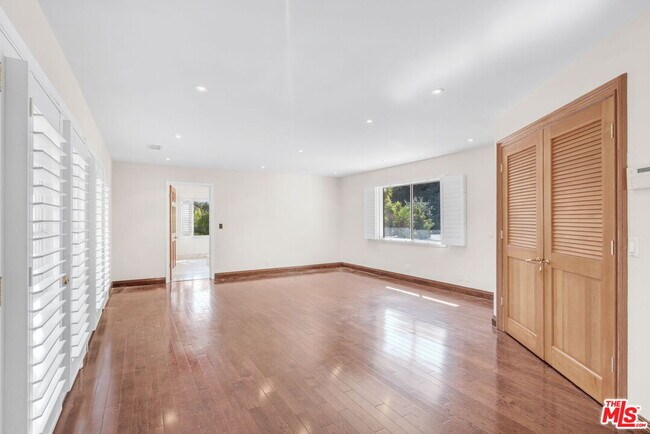 Building Photo - 3200 Oakley Dr