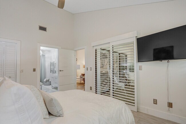 Building Photo - 204 Sea Oats Dr