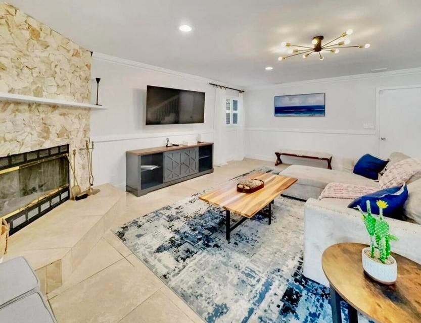 Building Photo - 5940 NE 22nd Ave