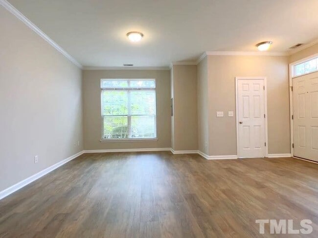 Building Photo - End Unit Townhome for Rent