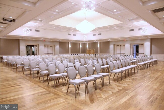 Building Photo - 15300 Beaverbrook Ct