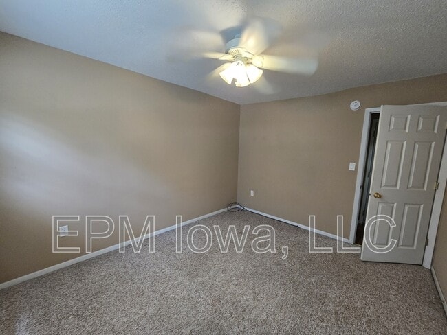 Building Photo - 1405 Robin Rd