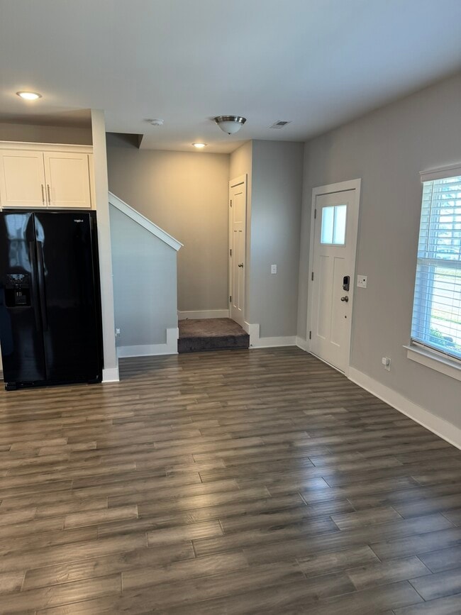 Building Photo - 689 Hickory Industrial Dr