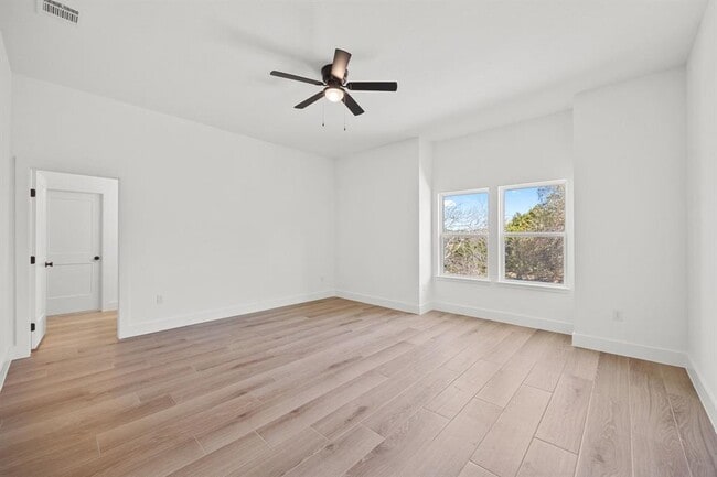 Building Photo - 21679 High Dr