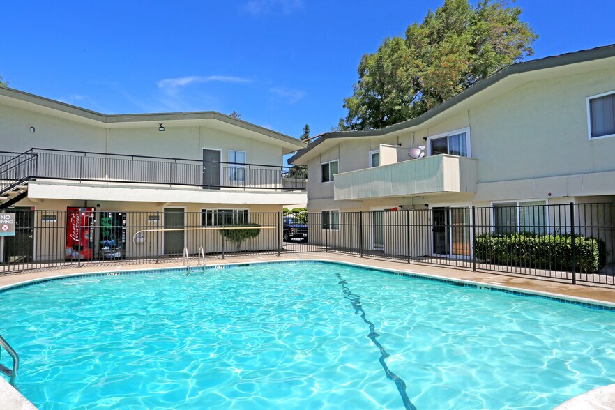 Building Photo - The Mark