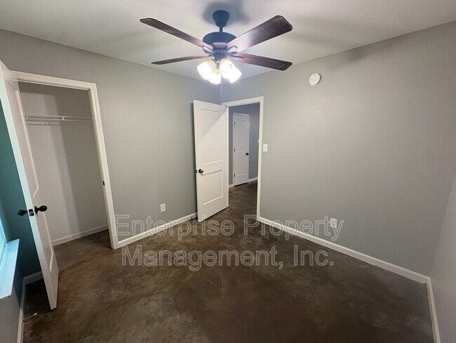 Building Photo - 3187 E Shirley Cir
