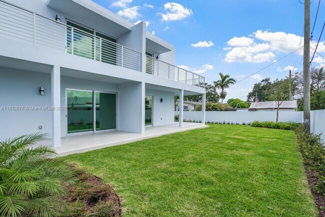 Building Photo - 320 Florida Blvd