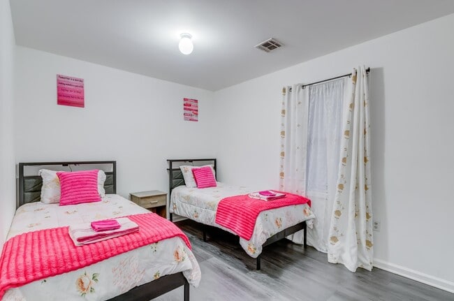 Building Photo - 34 Pamrapo Ave