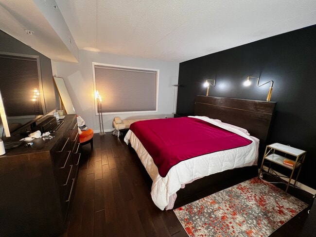 Building Photo - 2030 Saint Regis Dr