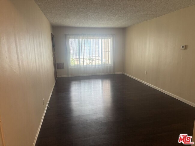 Building Photo - 10432 Crenshaw Blvd