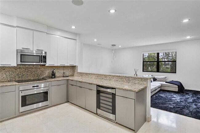 Building Photo - 9910 NW 86th Terrace