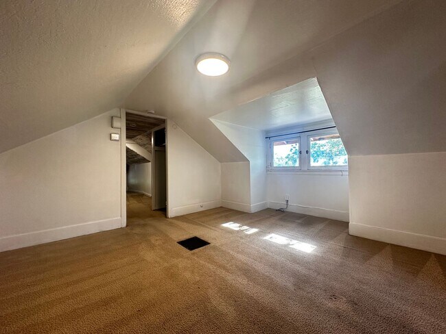 Building Photo - 740 E 800 S