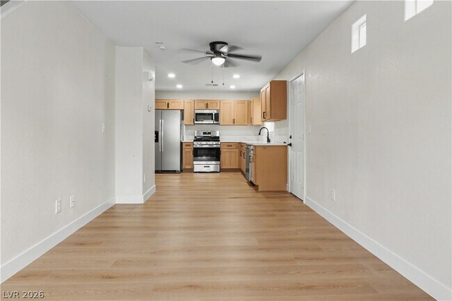 Building Photo - 5162 Paradise Skies Ave