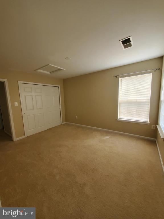 Building Photo - 9750 Granary Pl
