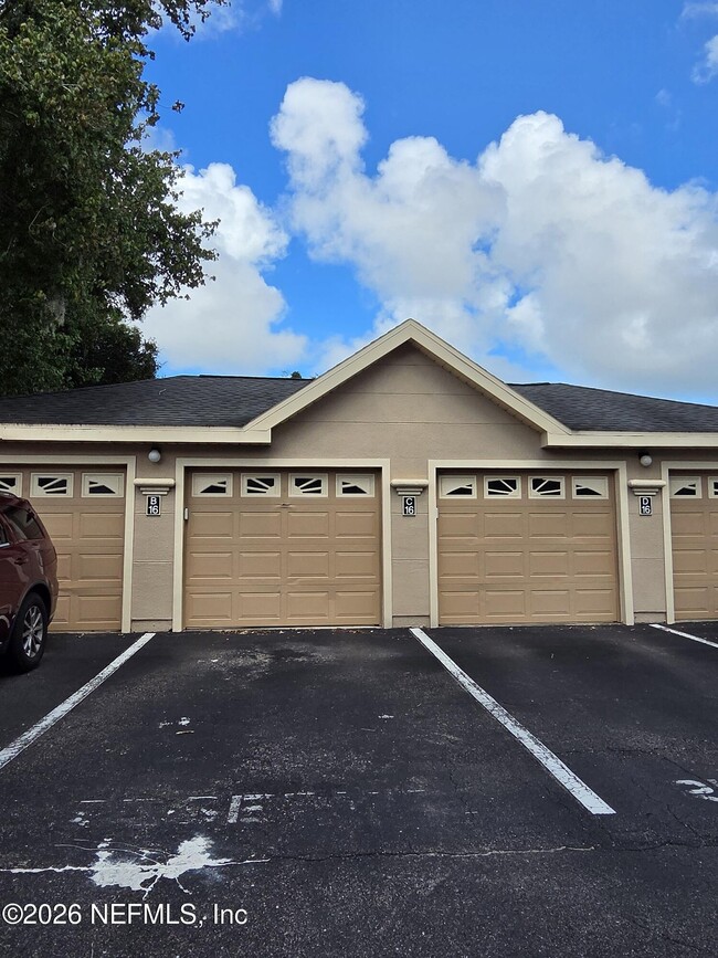 Building Photo - 13810 Sutton Park Dr N