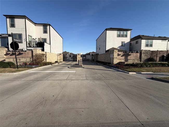 Building Photo - 3405 Knighton Hill Dr