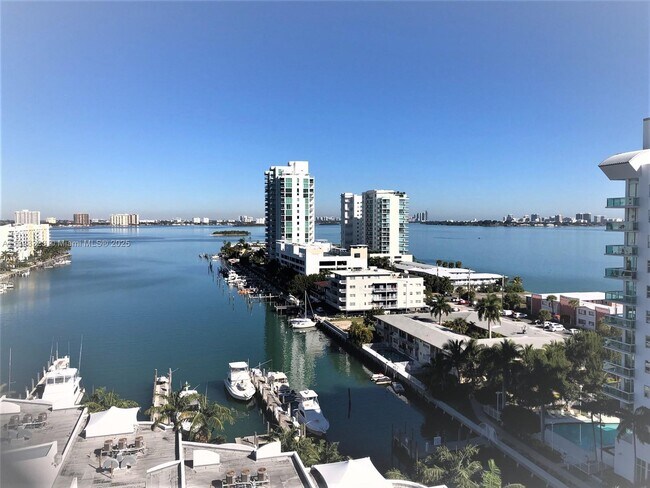 Building Photo - 7900 Harbor Island Dr