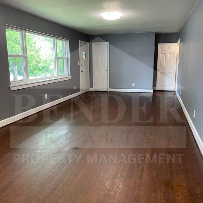 Building Photo - BRICK RANCH HOME IN THE CITY