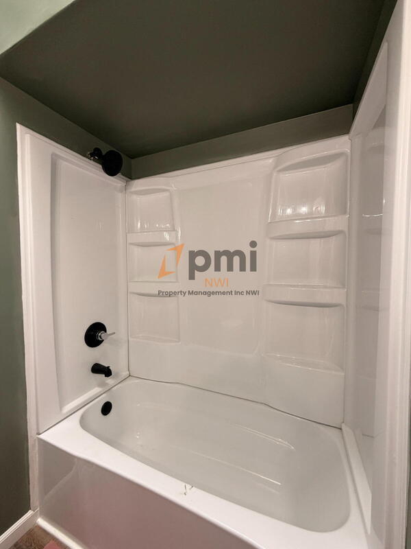 Building Photo - 160 Meadows Cir