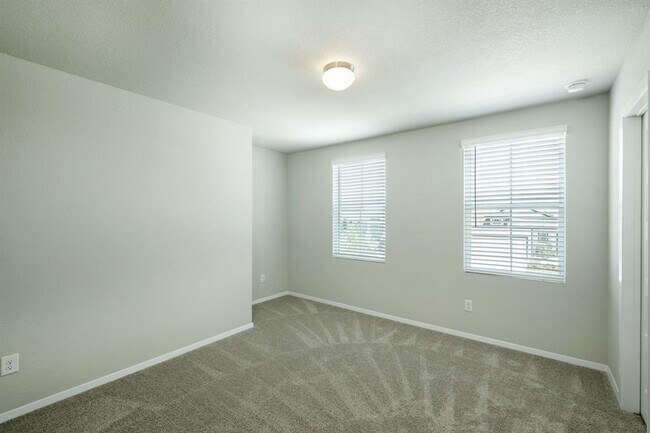 Building Photo - 2615 Paragon Fox Dr