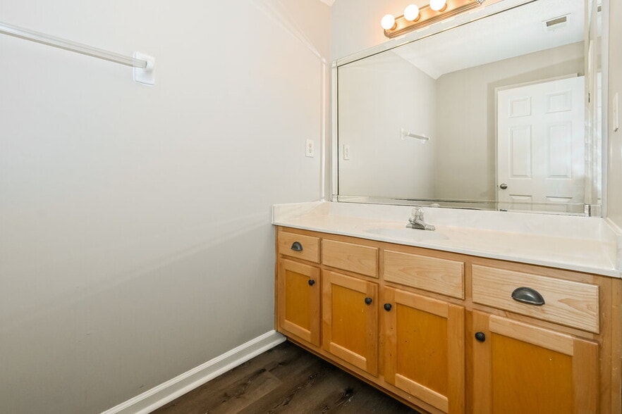 Building Photo - 9890 Vista Ridge Dr