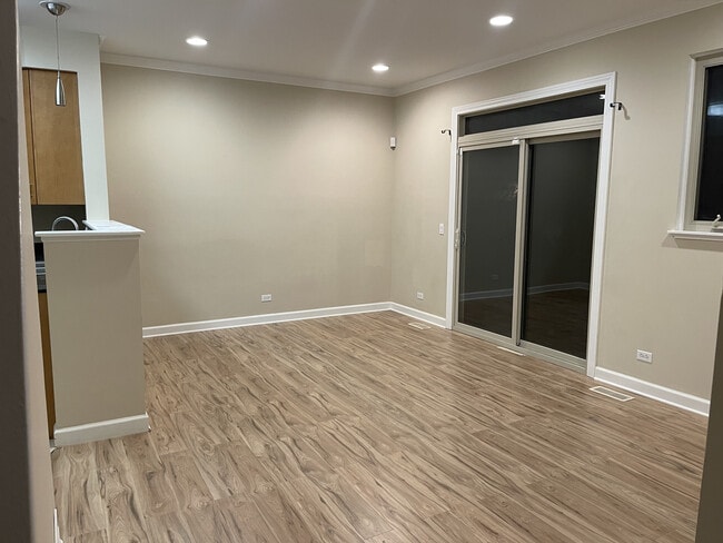 Building Photo - 804 Skokie Blvd