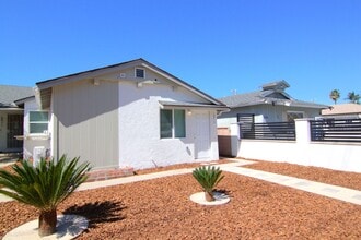 Building Photo - 6913 Vanalden Ave