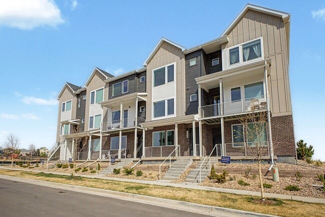 Building Photo - 689 Saddle Dr